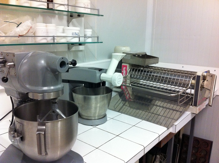 Machine to prepare cakes of Flamel Aromatic SAS