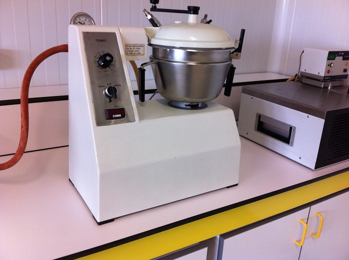 Mixer-cutter de laboratoire de Flamel Aromatic SAS